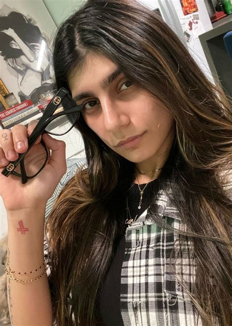 mia khalifa in glasses|Mia Khalifa Auctions Glasses From Her Adult Films To Support。